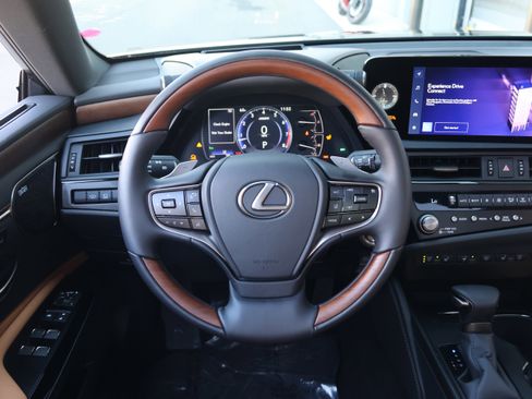 Used 2025 Lexus ES 350 Ultra Luxury image 18