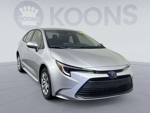 Used 2025 Toyota Corolla LE image 10