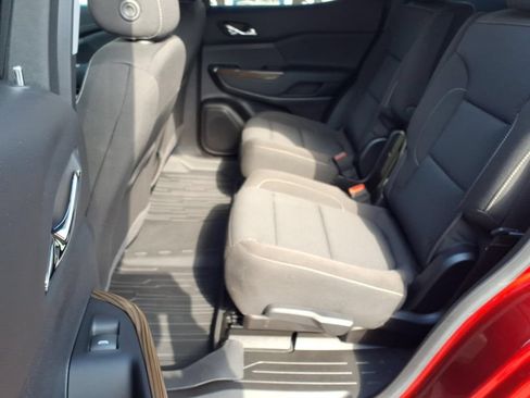 Used 2023 GMC Acadia SLE w/ Driver Convenience Package FWD image 19
