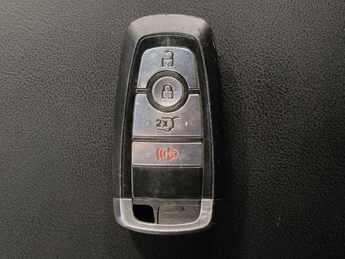 Used 2020 Ford Explorer XLT image 32