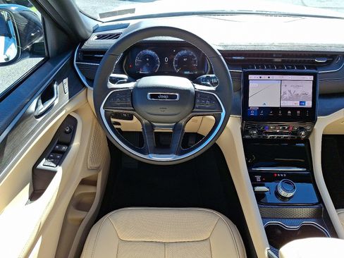 New 2025 Jeep Grand Cherokee L Limited image 9