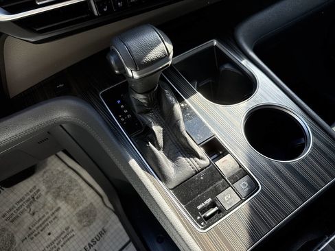 Used 2021 Toyota Sienna Limited image 35