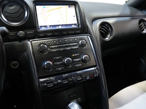 Used 2012 Nissan GT-R Premium image 39