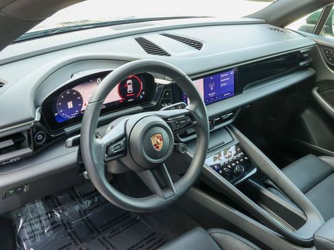 Certified 2025 Porsche Macan 4 Electric image 5