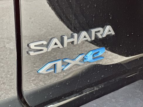 Used 2025 Jeep Wrangler Unlimited Sahara AWD/4WD image 19
