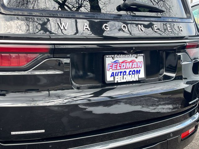 Used 2023 Jeep Wagoneer L Series III w/ Preferred Equipment Group AWD/4WD image 39