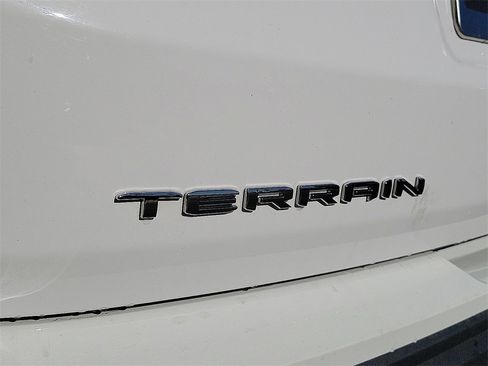 Certified 2024 GMC Terrain SLE image 9