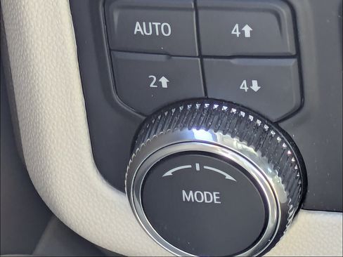 Used 2024 GMC Yukon XL Denali AWD/4WD image 30