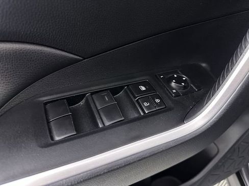 Used 2021 Toyota RAV4 LE AWD/4WD image 24