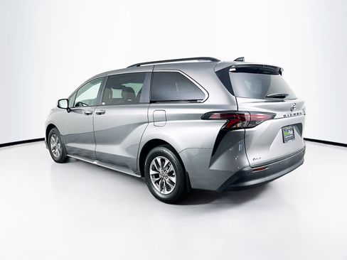 Used 2026 Toyota Sienna XLE FWD image 5