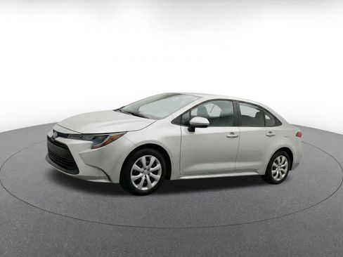 Used 2025 Toyota Corolla LE FWD image 3