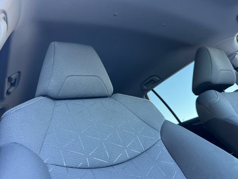 Used 2021 Toyota RAV4 XLE w/ XLE Grade Weather Package AWD/4WD image 21