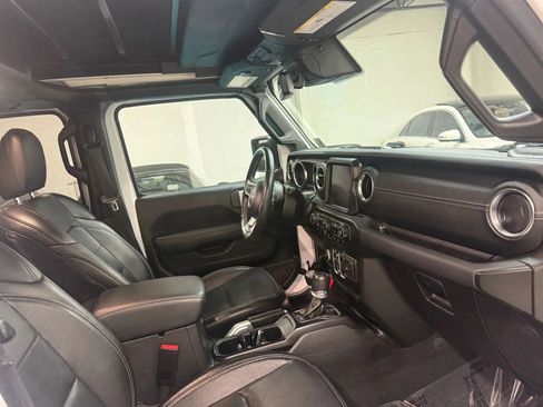 Used 2023 Jeep Wrangler Unlimited Sahara w/ Cold Weather Group AWD/4WD image 22