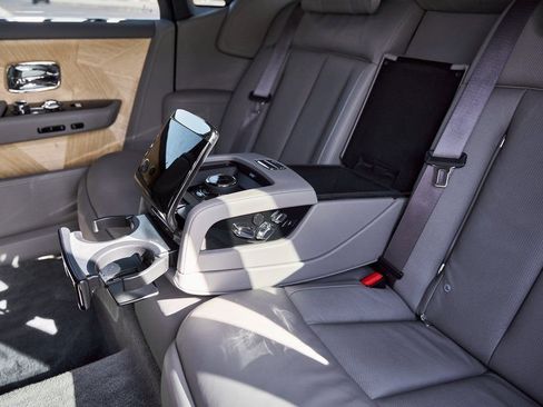 Used 2025 Rolls-Royce Phantom Sedan RWD image 57