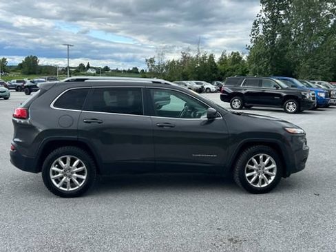 Used 2016 Jeep Cherokee Limited AWD/4WD image 2