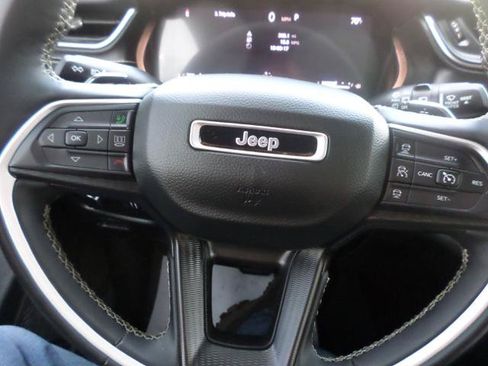 Used 2023 Jeep Grand Cherokee Altitude AWD/4WD image 30