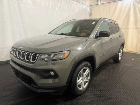 Used 2023 Jeep Compass Latitude image 1