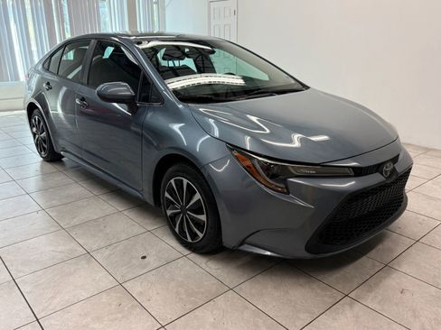 Used 2020 Toyota Corolla LE FWD image 1