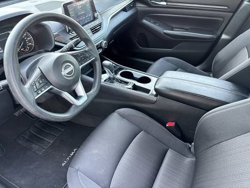 Used 2024 Nissan Altima 2.5 SV FWD image 9