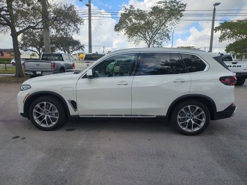 Used 2025 BMW X5 xDrive50e AWD/4WD image 9