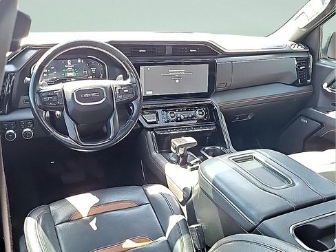 Used 2022 GMC Sierra 1500 AT4 w/ AT4 Preferred Package AWD/4WD image 17