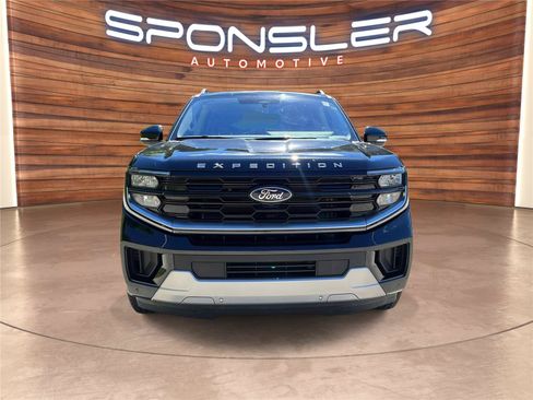 Used 2025 Ford Expedition Platinum AWD/4WD image 10