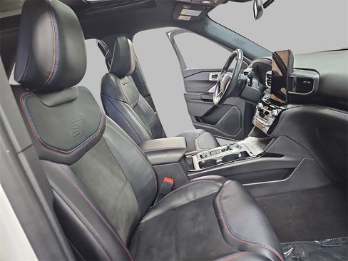 Used 2024 Ford Explorer ST w/ Equipment Group 401A image 13