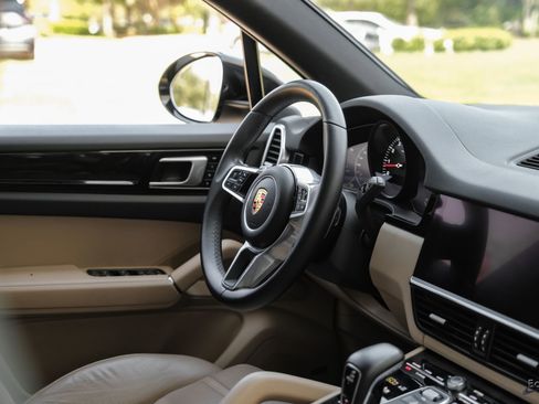 Used 2019 Porsche Cayenne AWD/4WD image 40