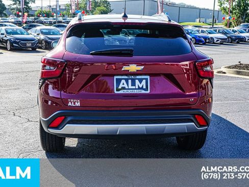 Used 2025 Chevrolet Trax LT FWD image 10