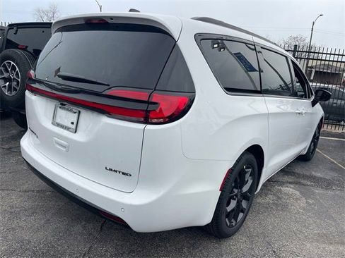 New 2026 Chrysler Pacifica Limited w/ S Appearance Package image 23