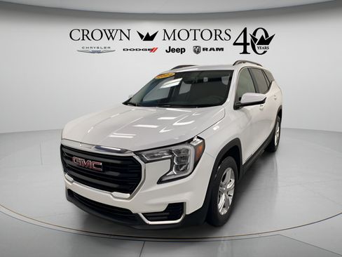 Used 2024 GMC Terrain SLE w/ Driver Convenience Package AWD/4WD image 3