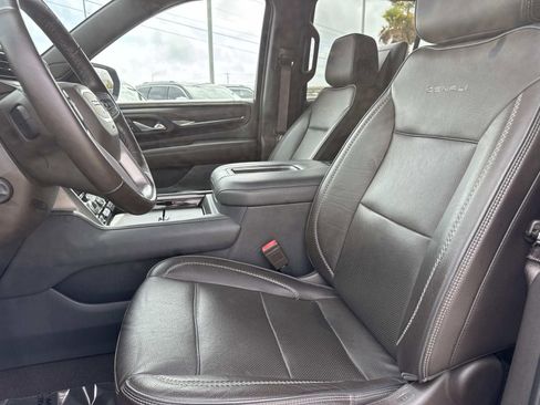 Used 2021 GMC Yukon Denali w/ Denali Premium Package image 18