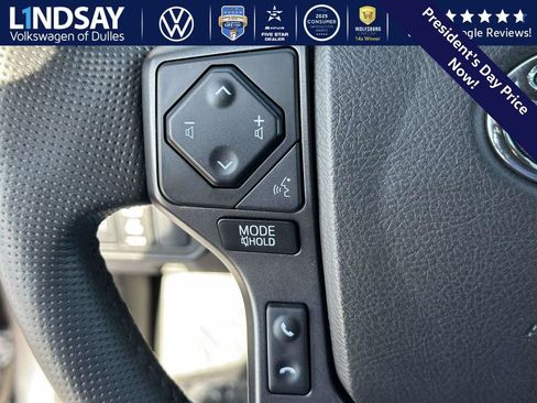 Used 2022 Toyota Tacoma TRD Sport w/ Technology Package image 19