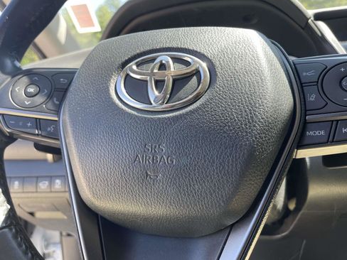 Used 2024 Toyota Camry SE w/ Convenience Package image 18