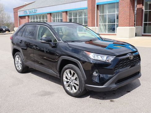 Used 2020 Toyota RAV4 XLE Premium AWD/4WD image 5