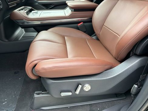 New 2025 Lincoln Navigator Reserve image 12