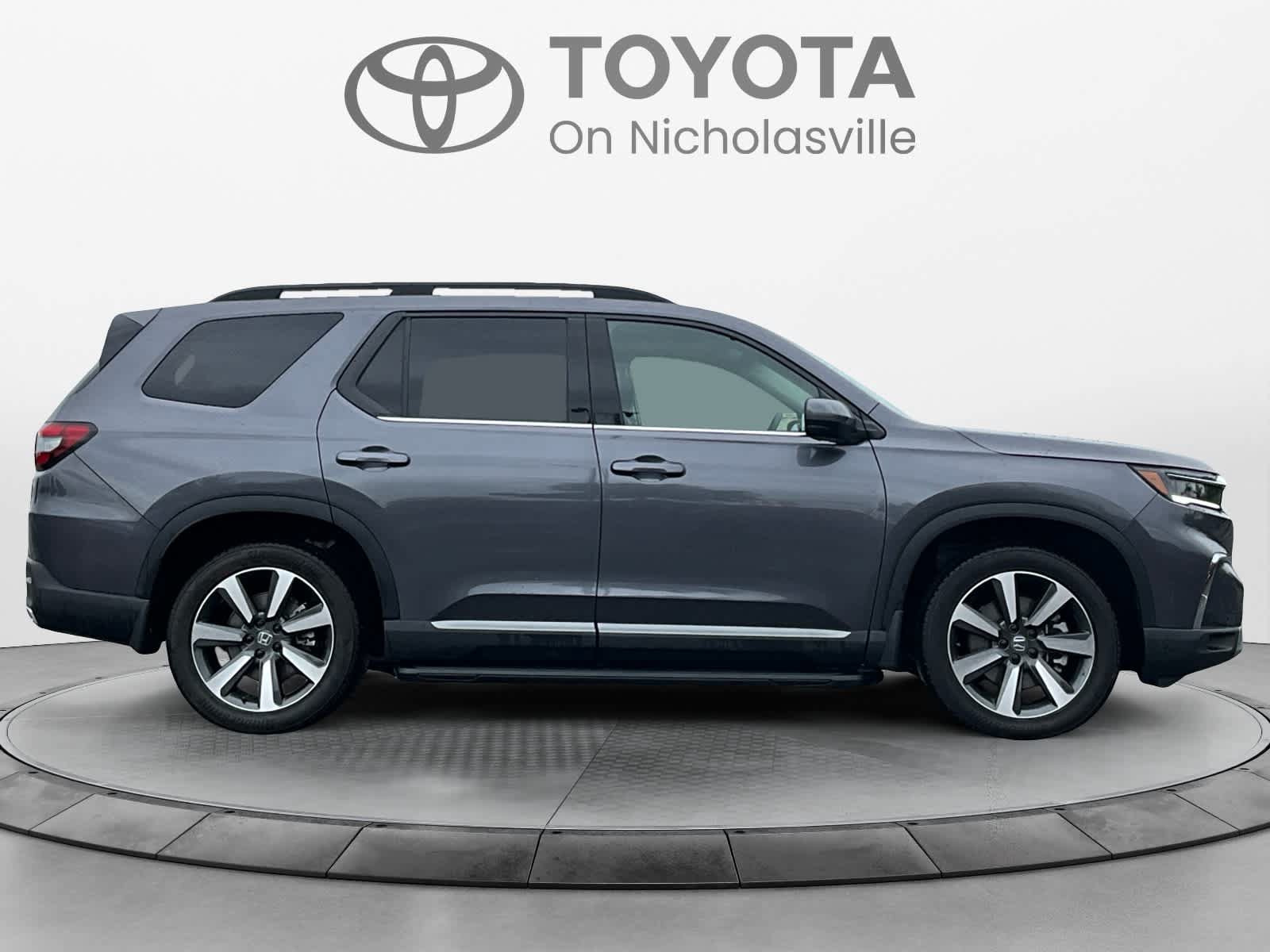Used 2025 Honda Pilot Touring image 6