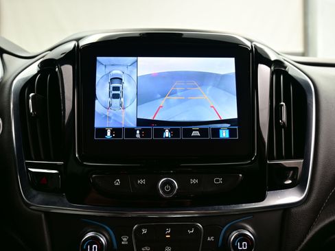Used 2022 Chevrolet Traverse LT image 20