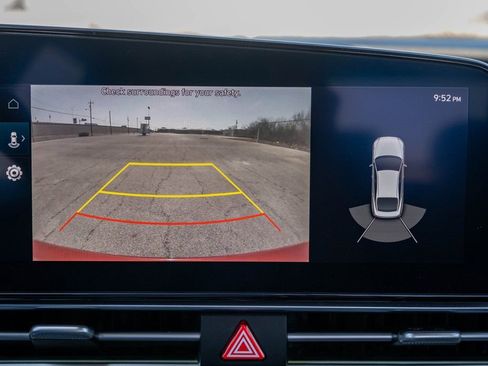 Used 2023 Hyundai Elantra Limited image 21