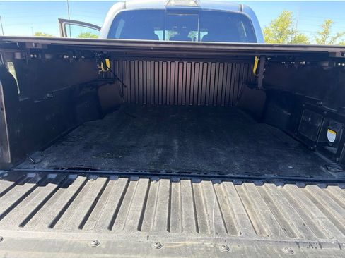 Used 2022 Toyota Tacoma TRD Off-Road AWD/4WD image 29