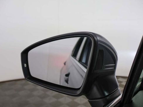 Used 2023 Volkswagen Tiguan SE w/ Panoramic Sunroof Package image 39