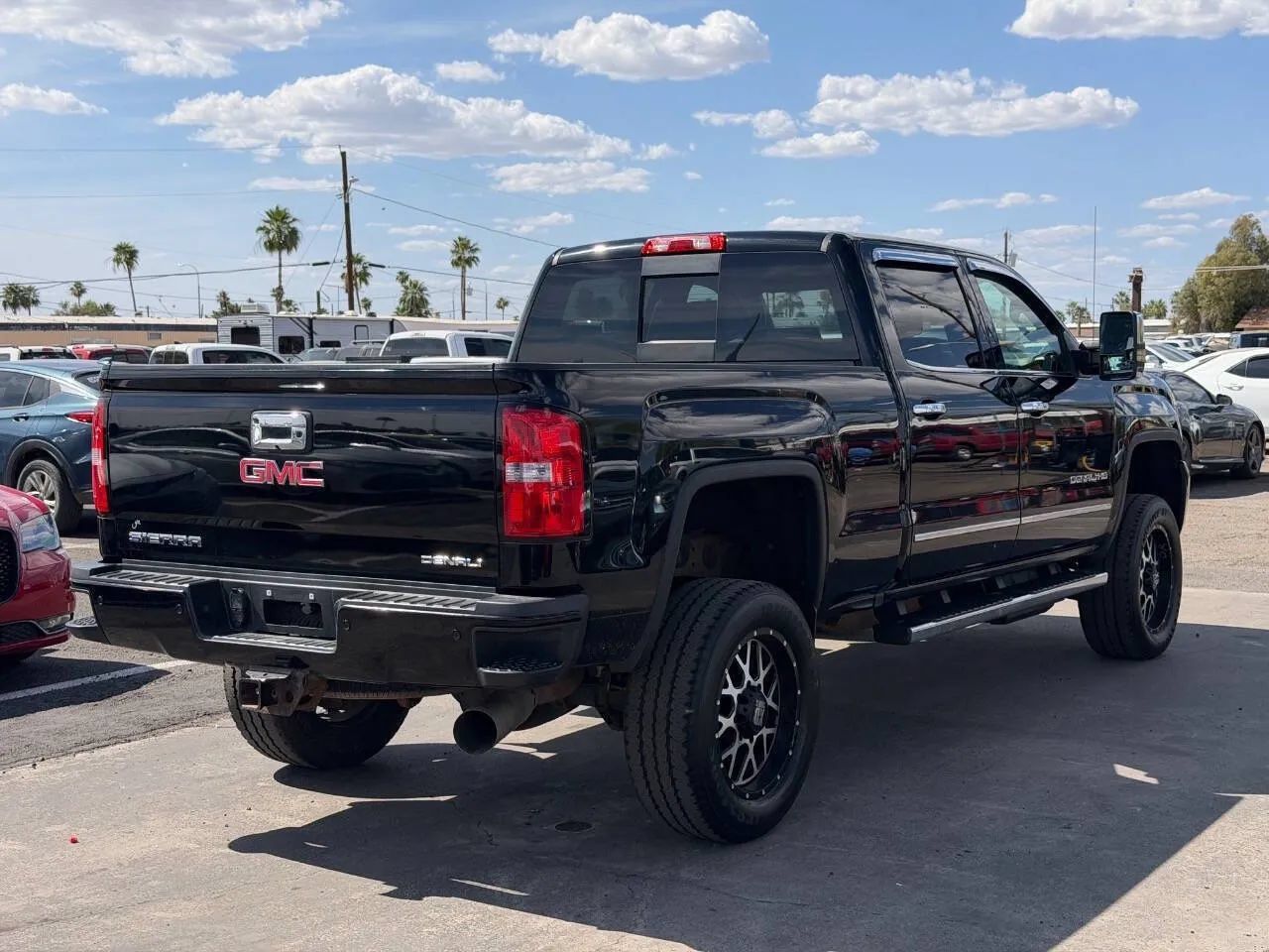 Used 2017 GMC Sierra 2500 Denali w/ Duramax Plus Package AWD/4WD image 11