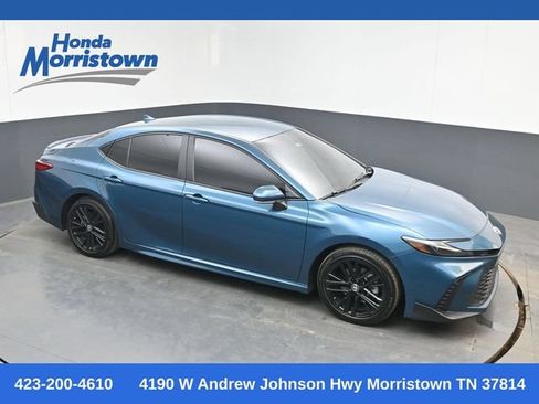 Used 2025 Toyota Camry SE w/ Convenience Package FWD image 1