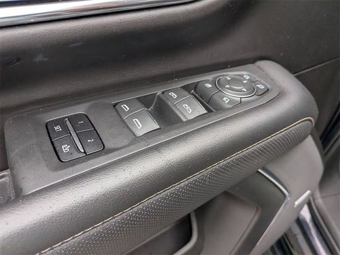 Used 2023 Chevrolet Suburban Premier image 13