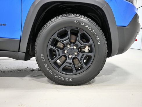 Used 2021 Jeep Cherokee Trailhawk AWD/4WD image 37