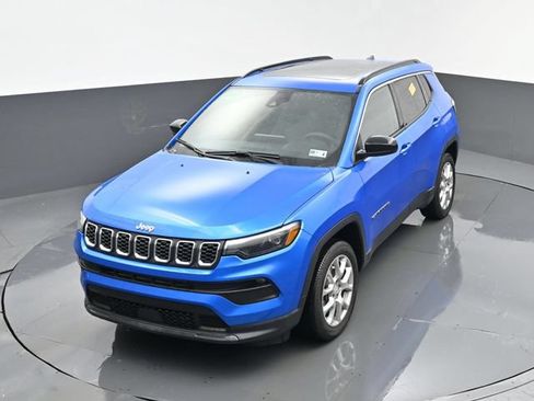 Used 2024 Jeep Compass Latitude w/ Sun and Sound Group AWD/4WD image 22