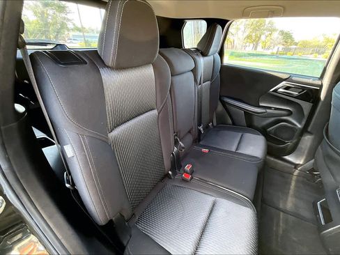 Used 2023 Mitsubishi Outlander ES image 19