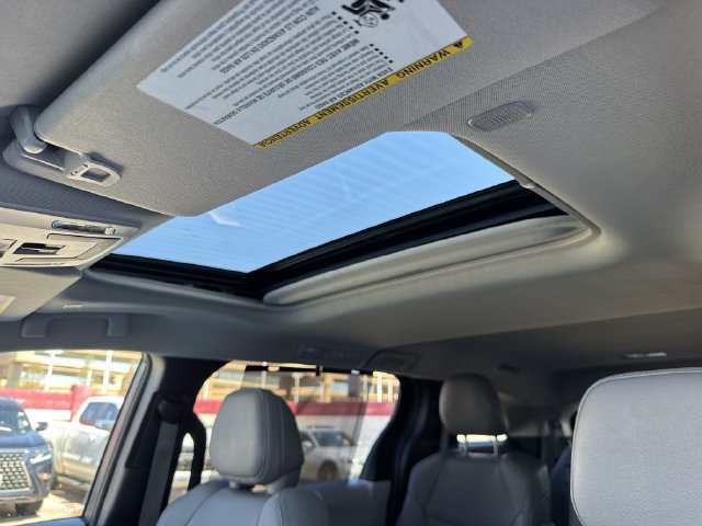 Certified 2025 Toyota Sienna XLE FWD image 25