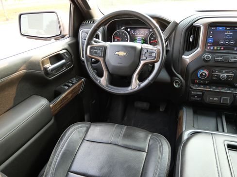 Used 2020 Chevrolet Silverado 1500 High Country w/ Technology Package AWD/4WD image 9