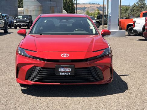 Used 2025 Toyota Camry LE w/ Convenience Package FWD image 2